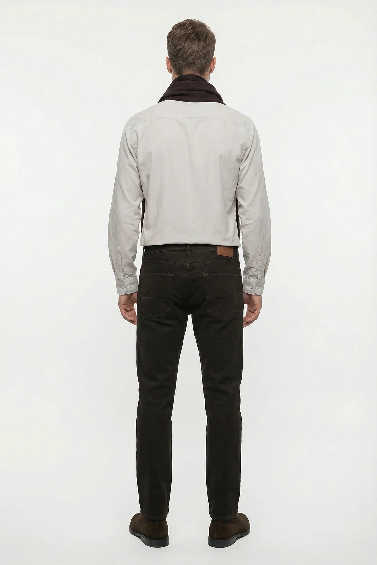 کراسێکی ئاسایی پیاوان لەگەڵ گیرفان