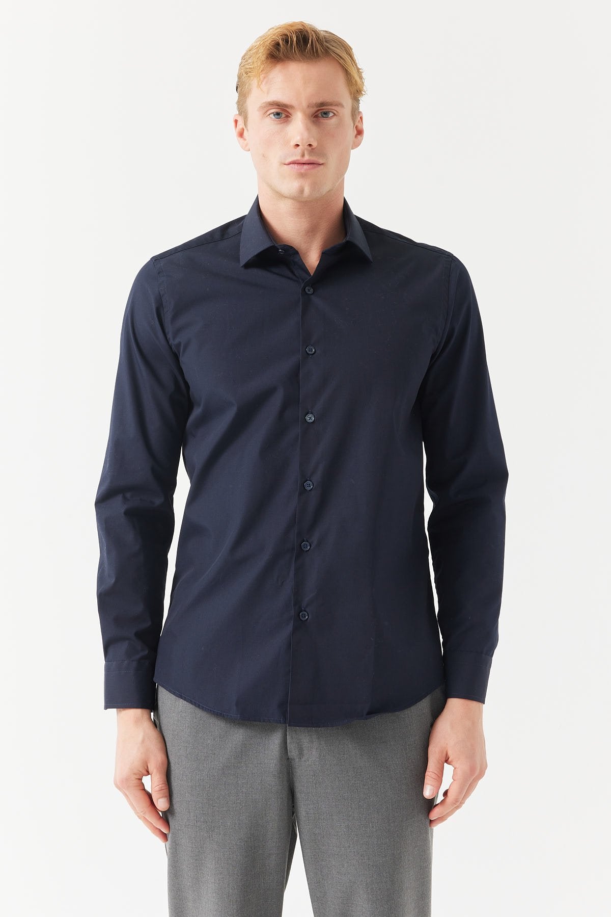 قميص رجالي ضيق