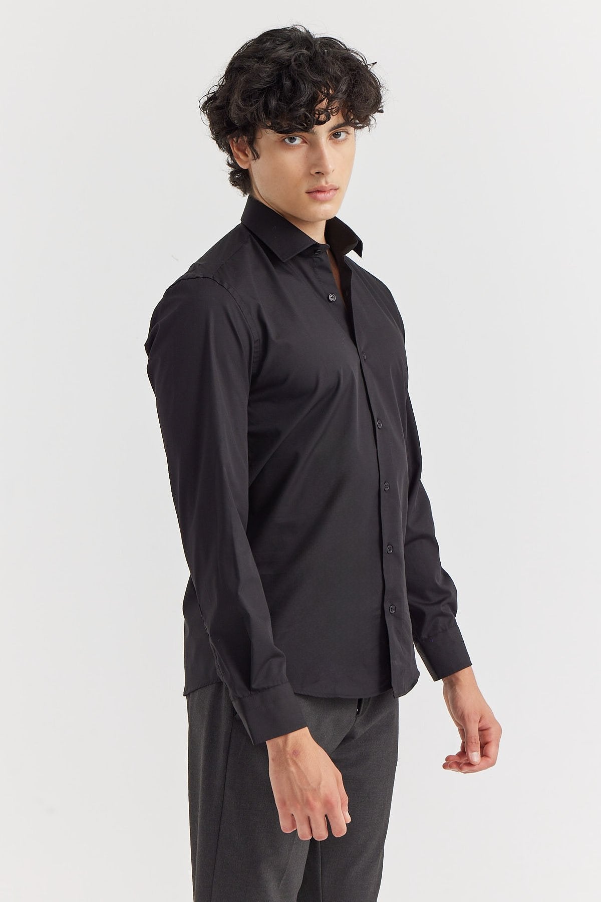 قميص رجالي ضيق