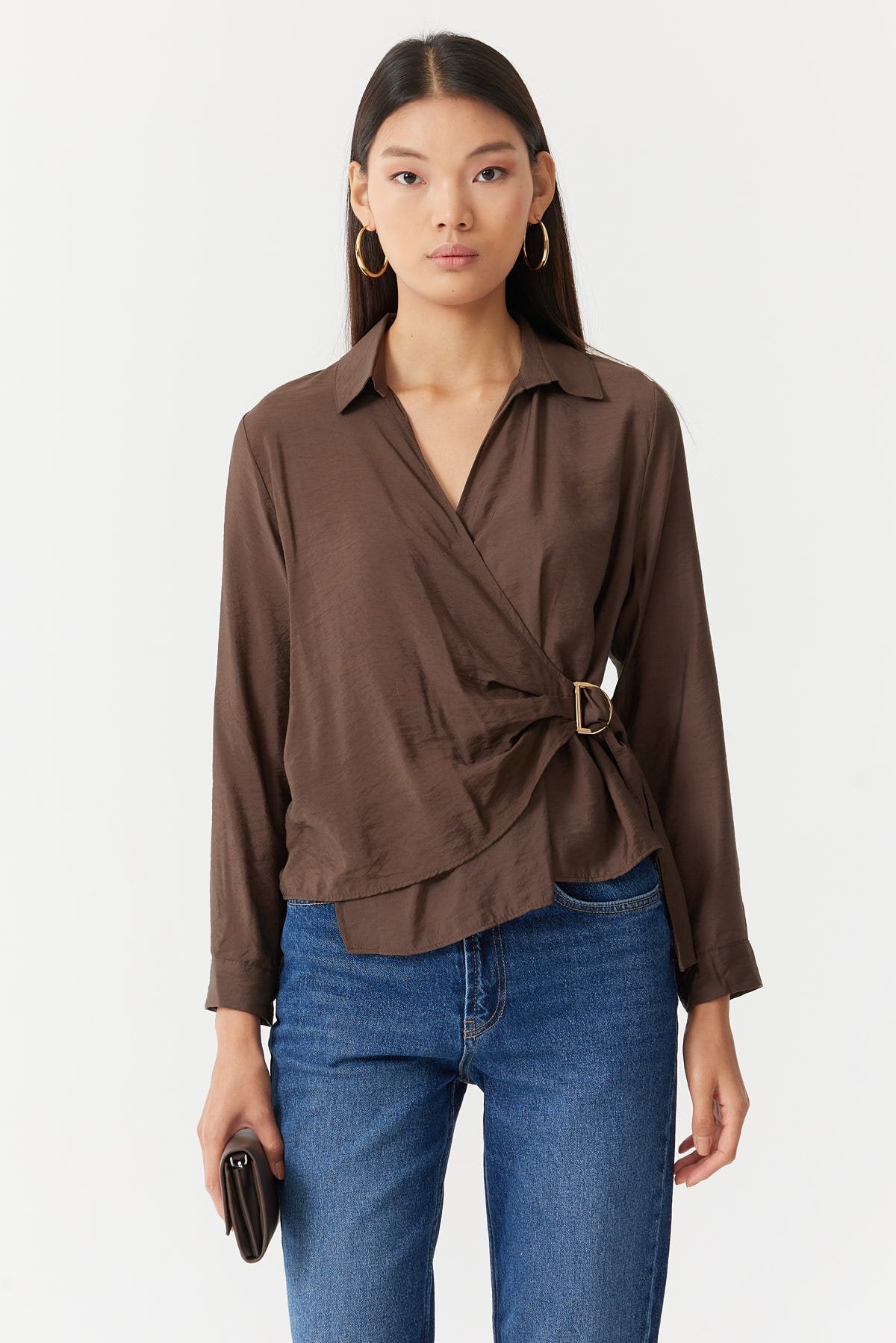 بلوزة نسائية ملفوفة