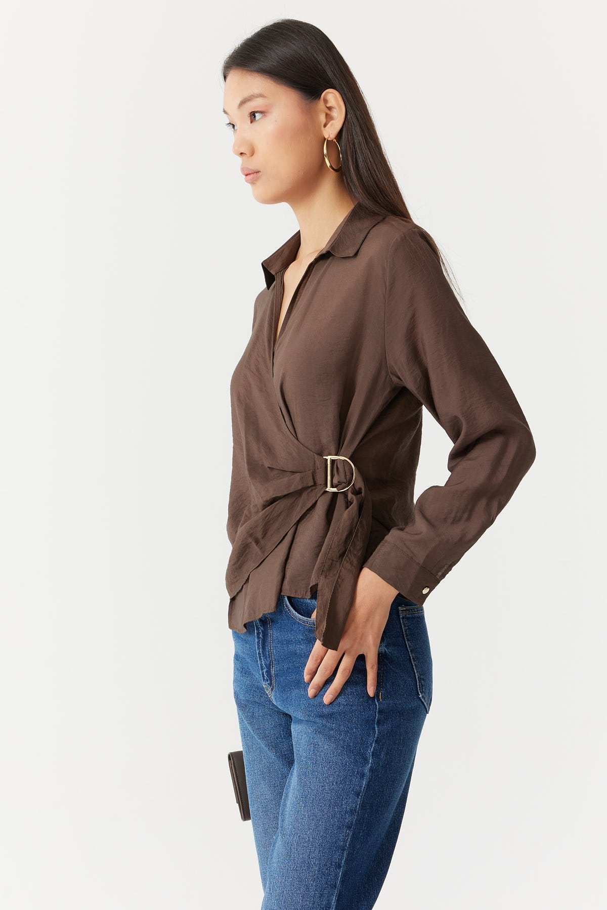 بلوزة نسائية ملفوفة