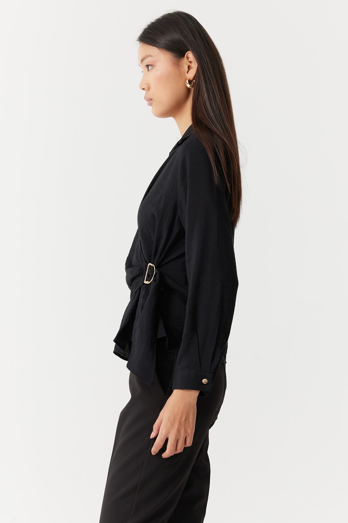 بلوزة نسائية ملفوفة