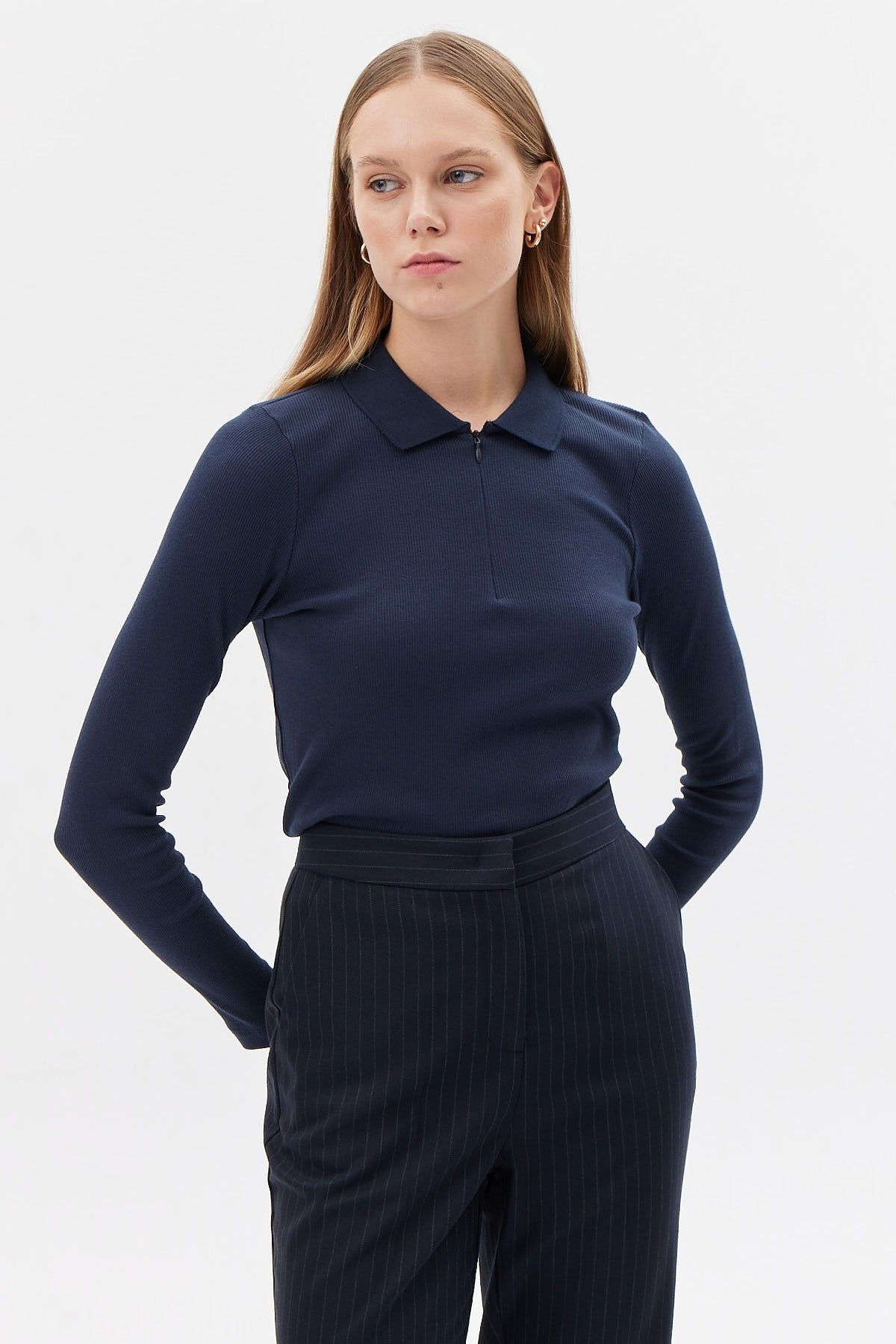 بلوزة بولو نسائية بسحاب وياقة بولو