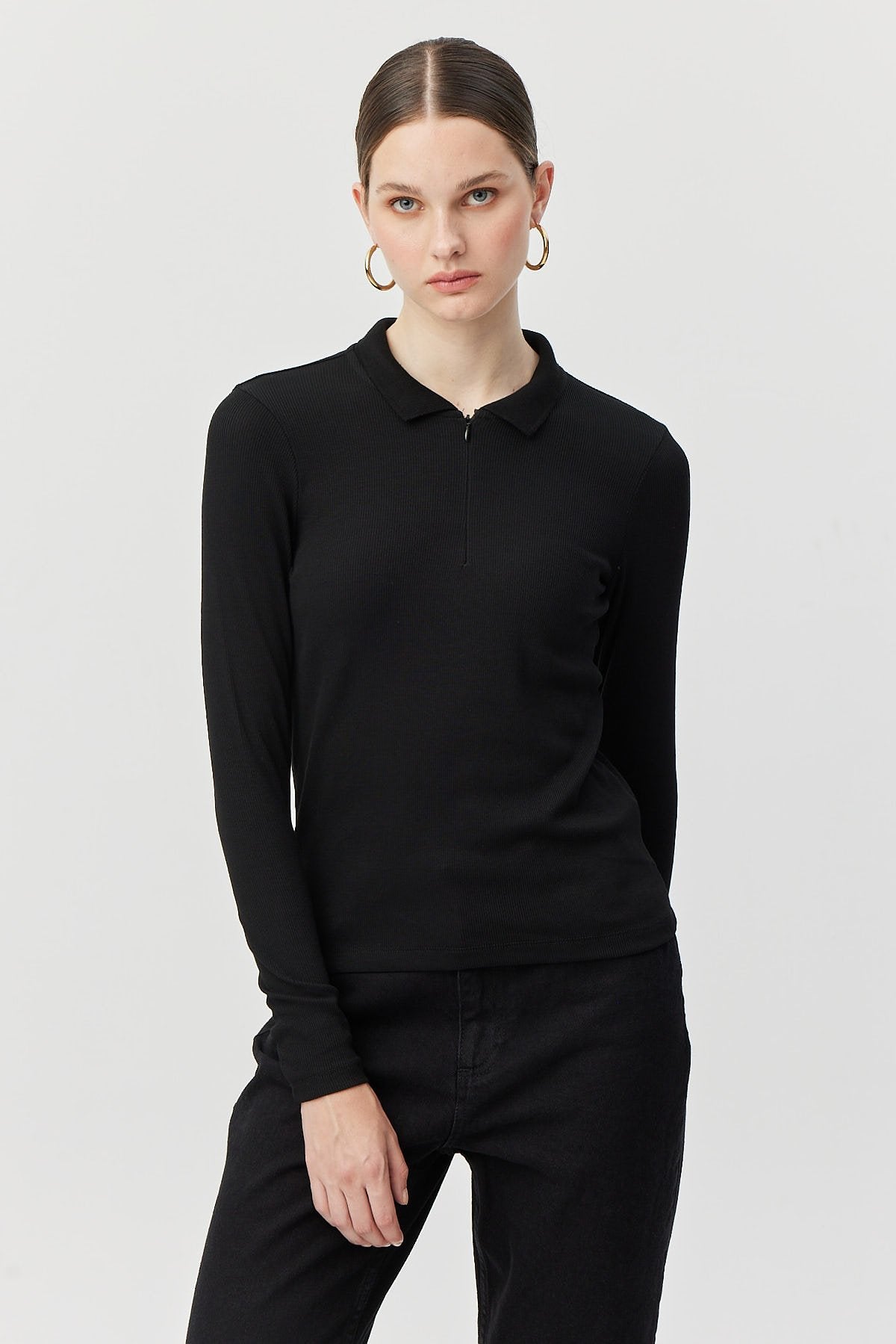 بلوزة بولو نسائية بسحاب وياقة بولو