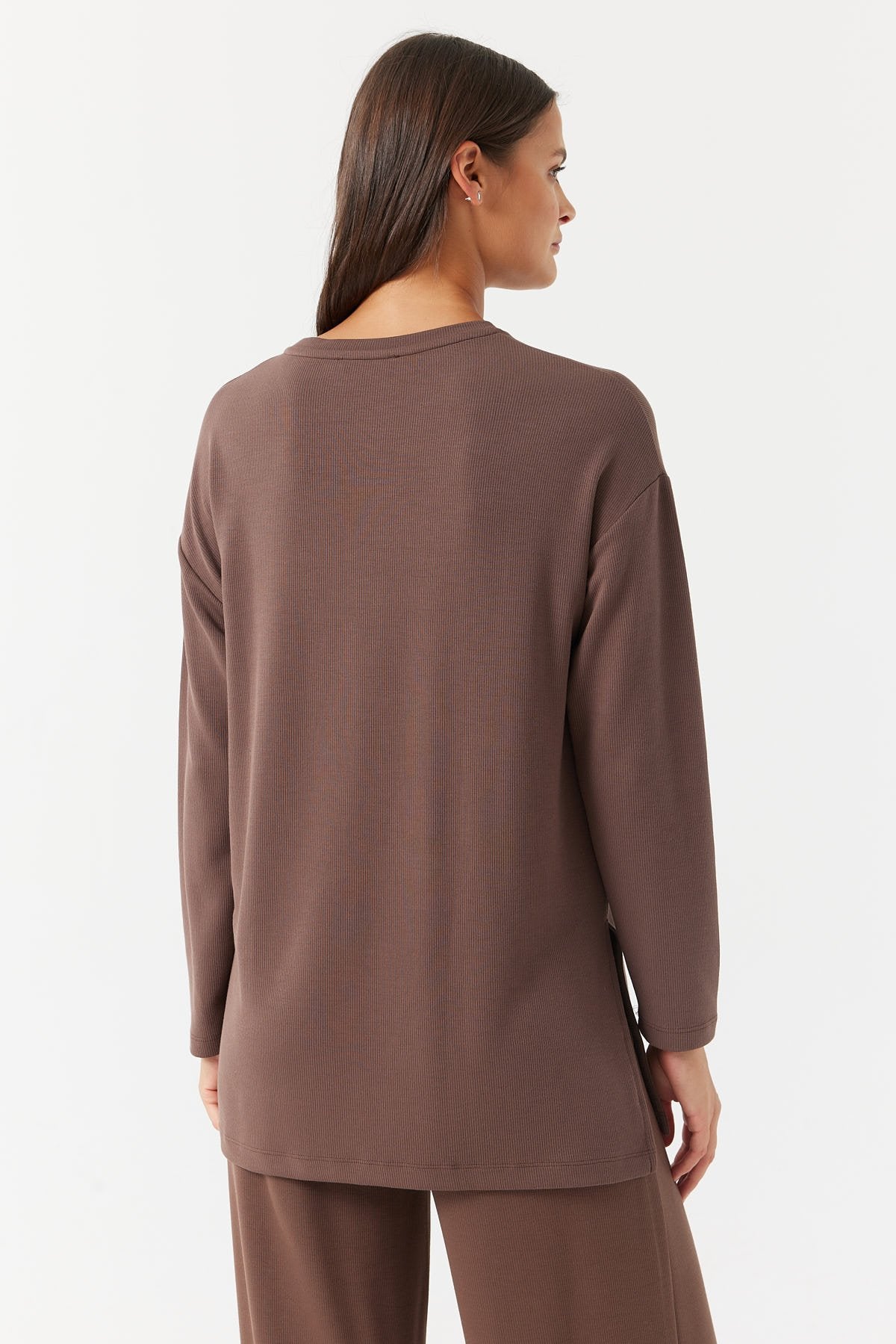 بلوزة نسائية بفتحة جانبية