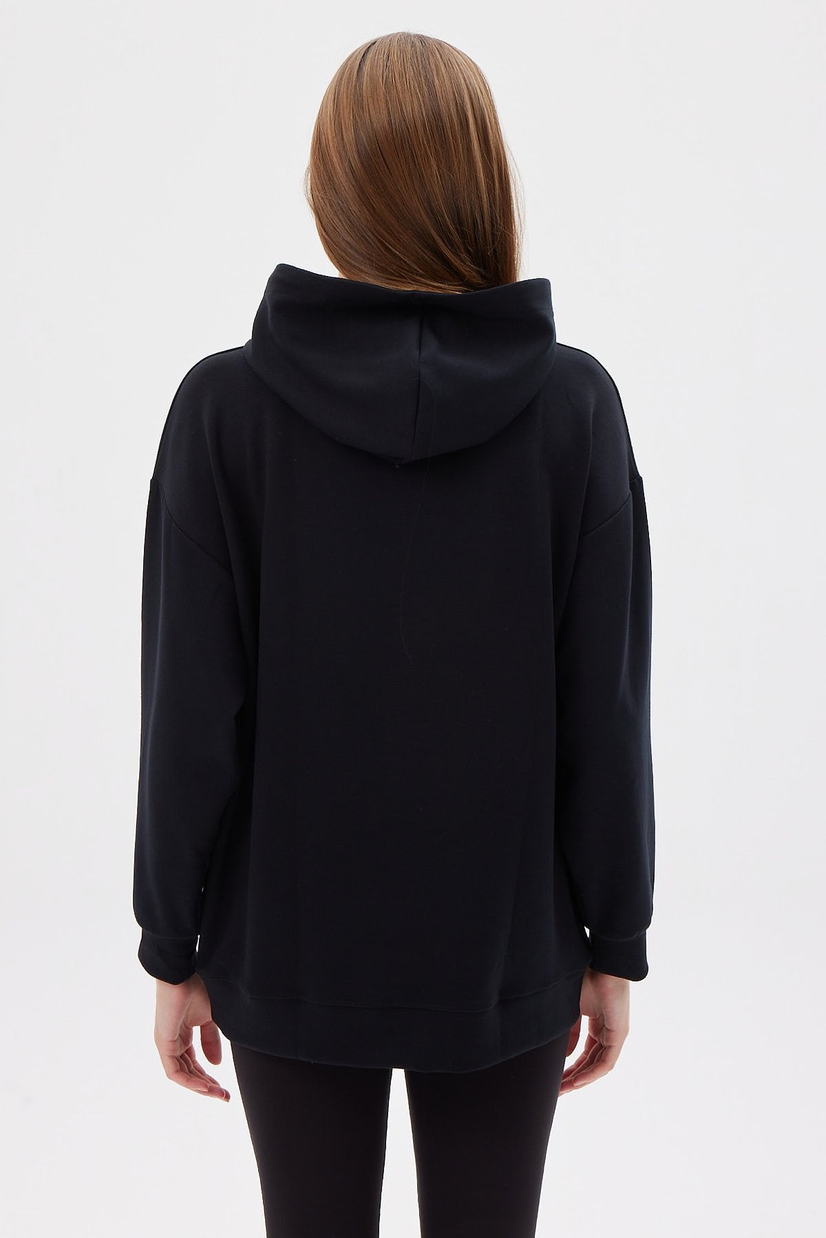 سويت شيرت نسائية بغطاء للرأس