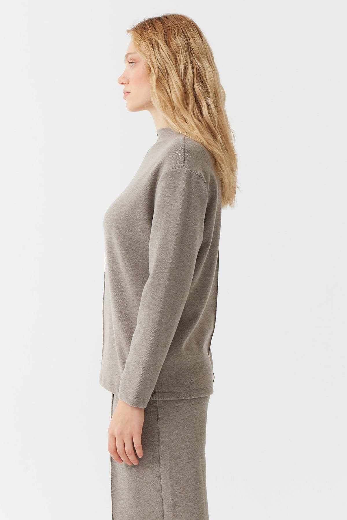 Women's Collarless Front Stitched Sweat Top
