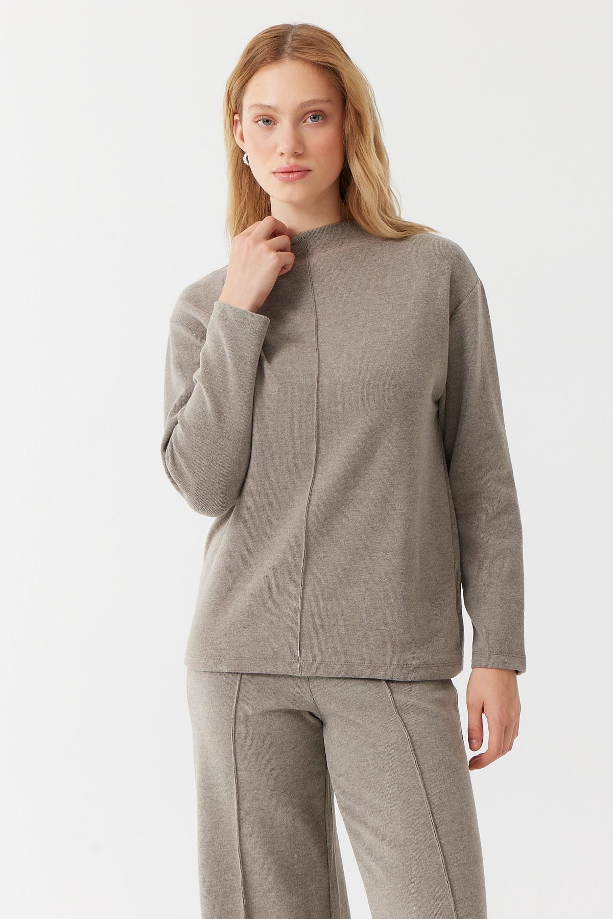 Women's Collarless Front Stitched Sweat Top