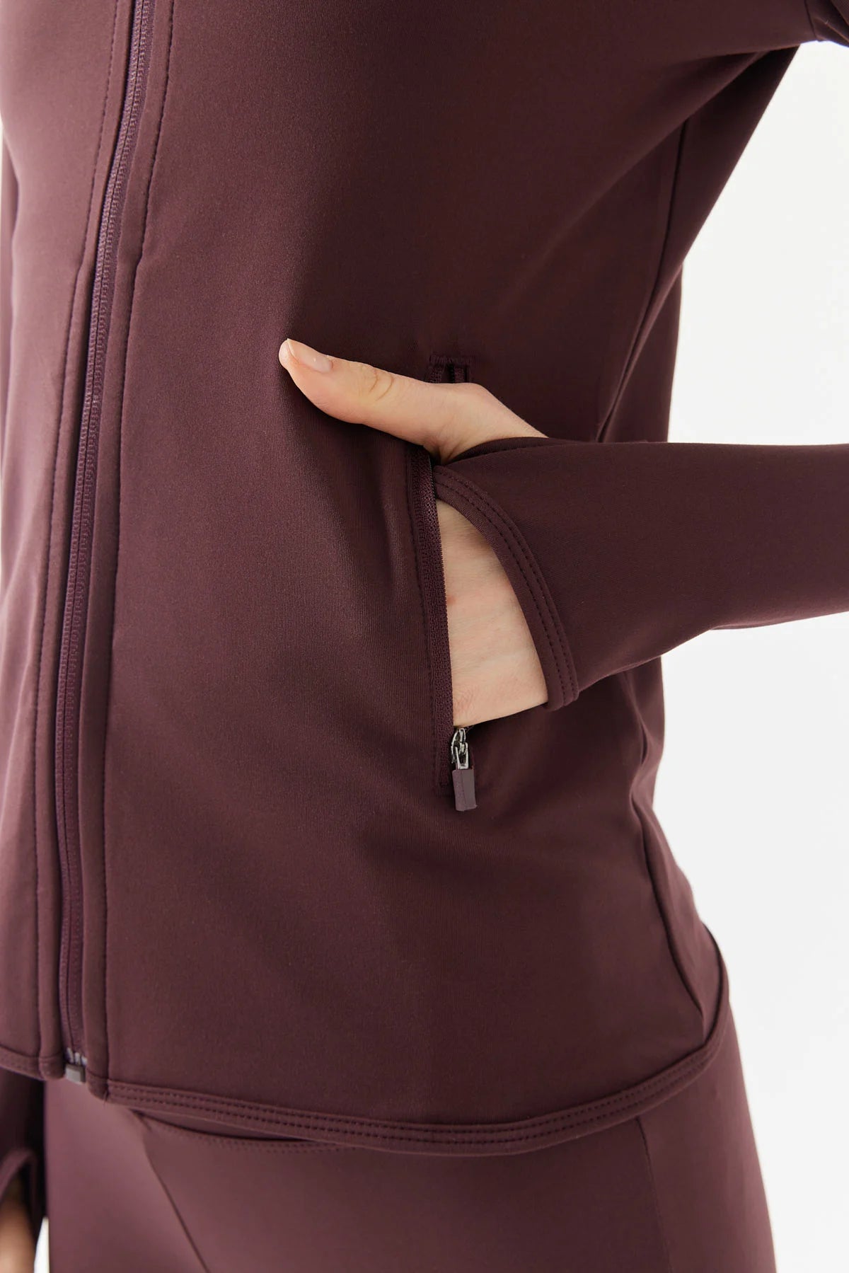 معطف عرق نسائي رقيق بسحاب وتفاصيل قفازات