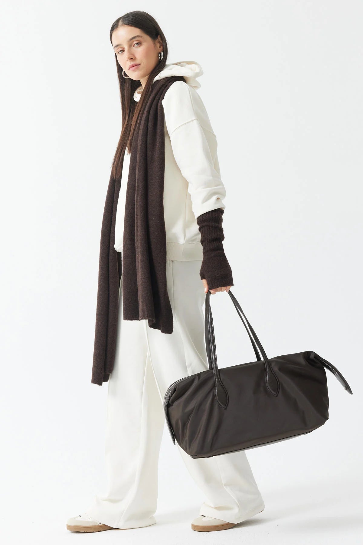 سويت شيرت نسائي بغطاء للرأس