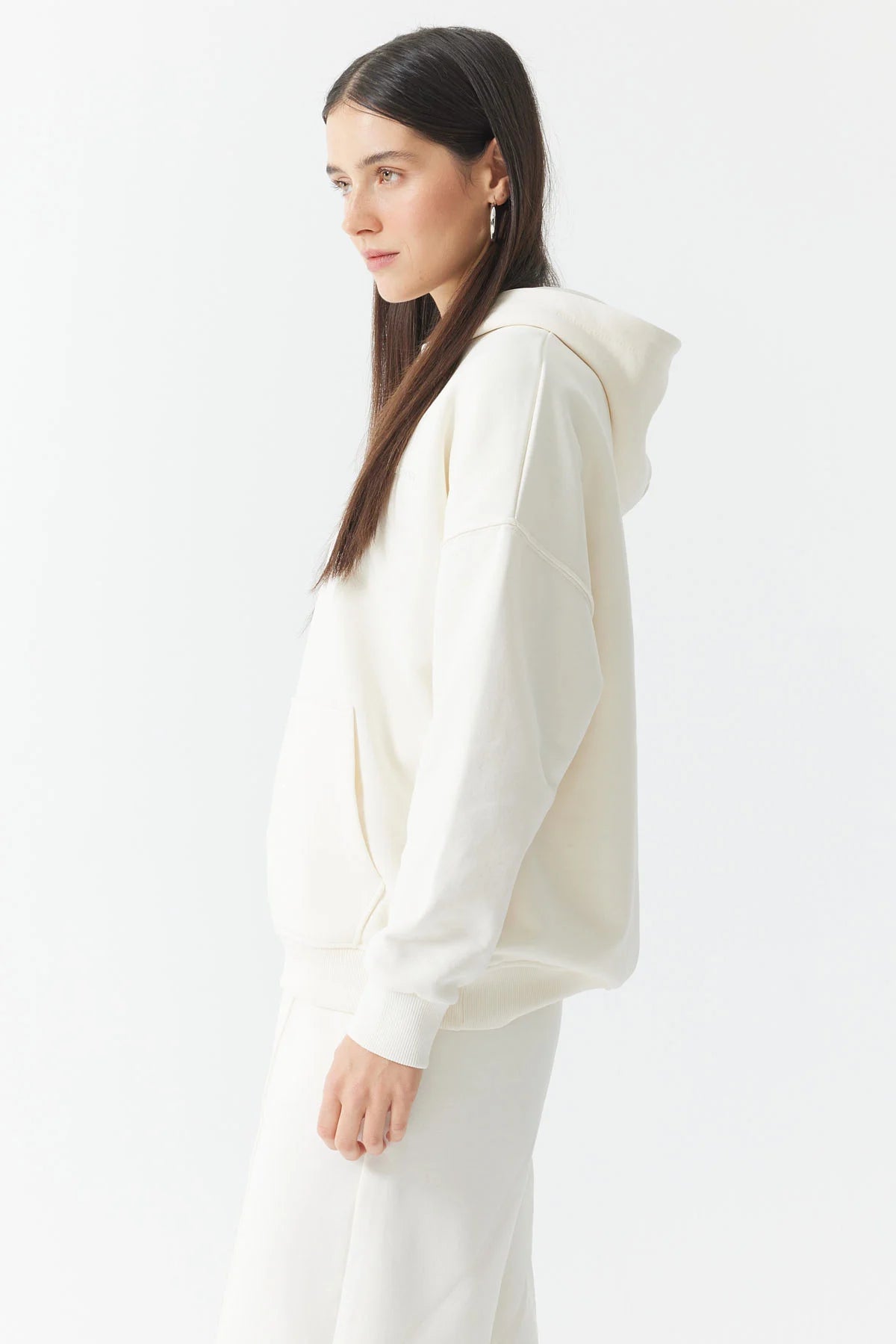 سويت شيرت نسائي بغطاء للرأس