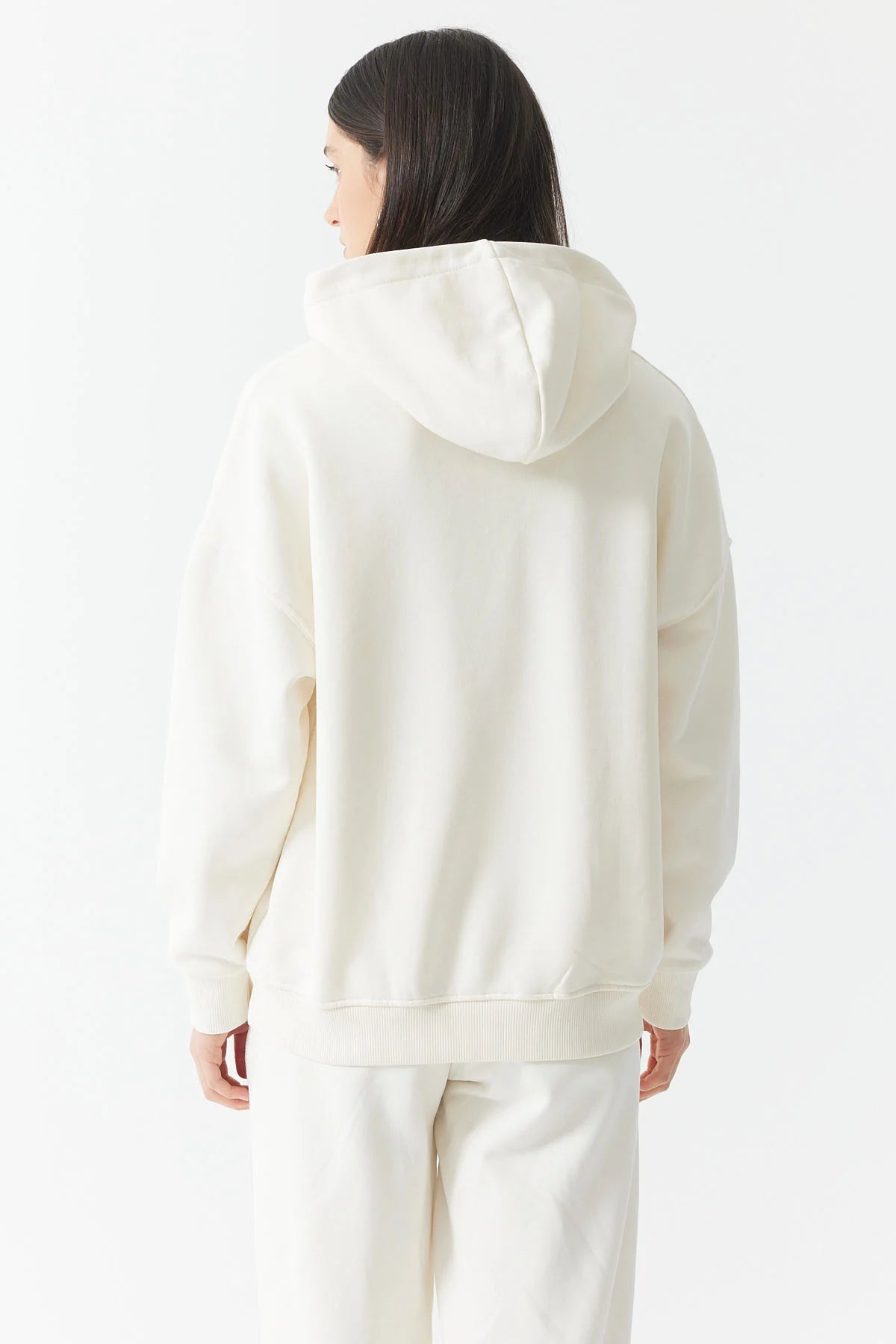 سويت شيرت نسائي بغطاء للرأس