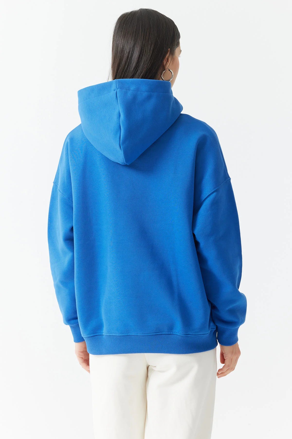 سويت شيرت نسائي بغطاء للرأس