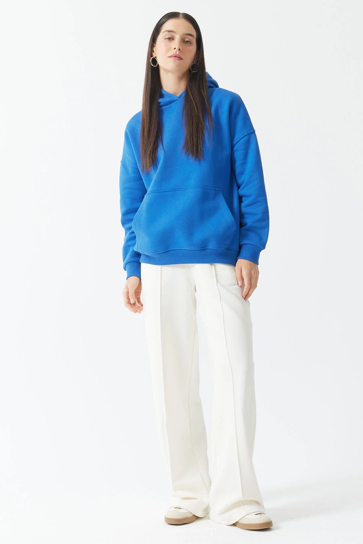 سويت شيرت نسائي بغطاء للرأس