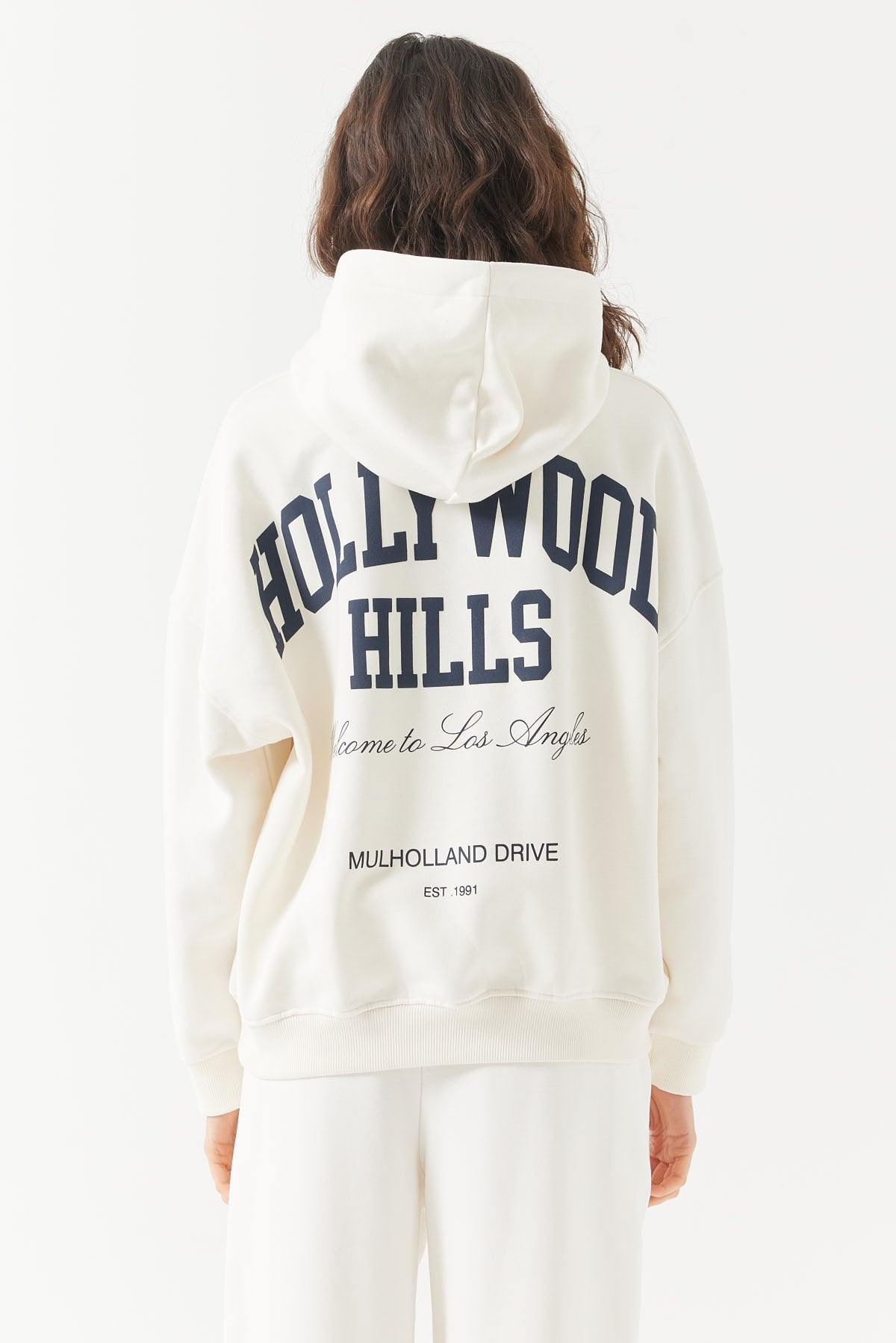 سويت شيرت نسائي بغطاء رأس 