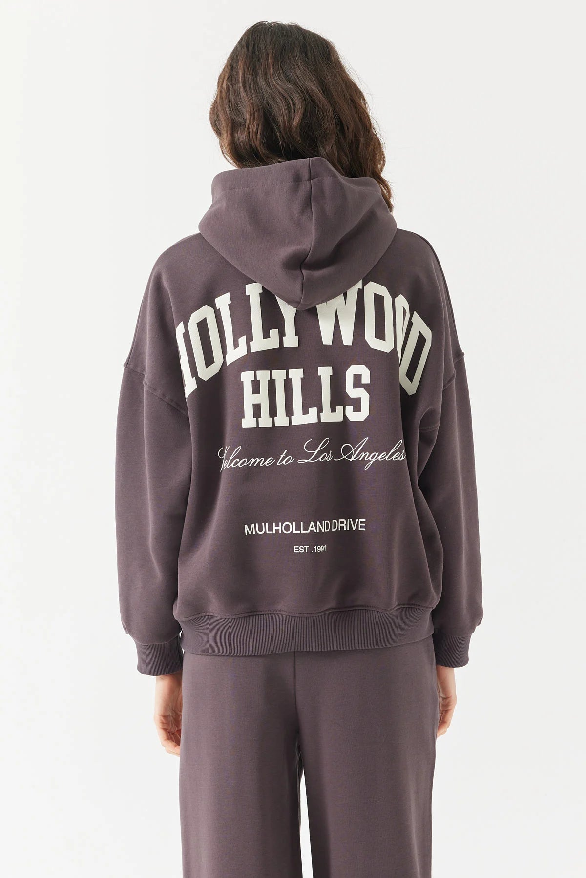 سويت شيرت نسائي بغطاء رأس 