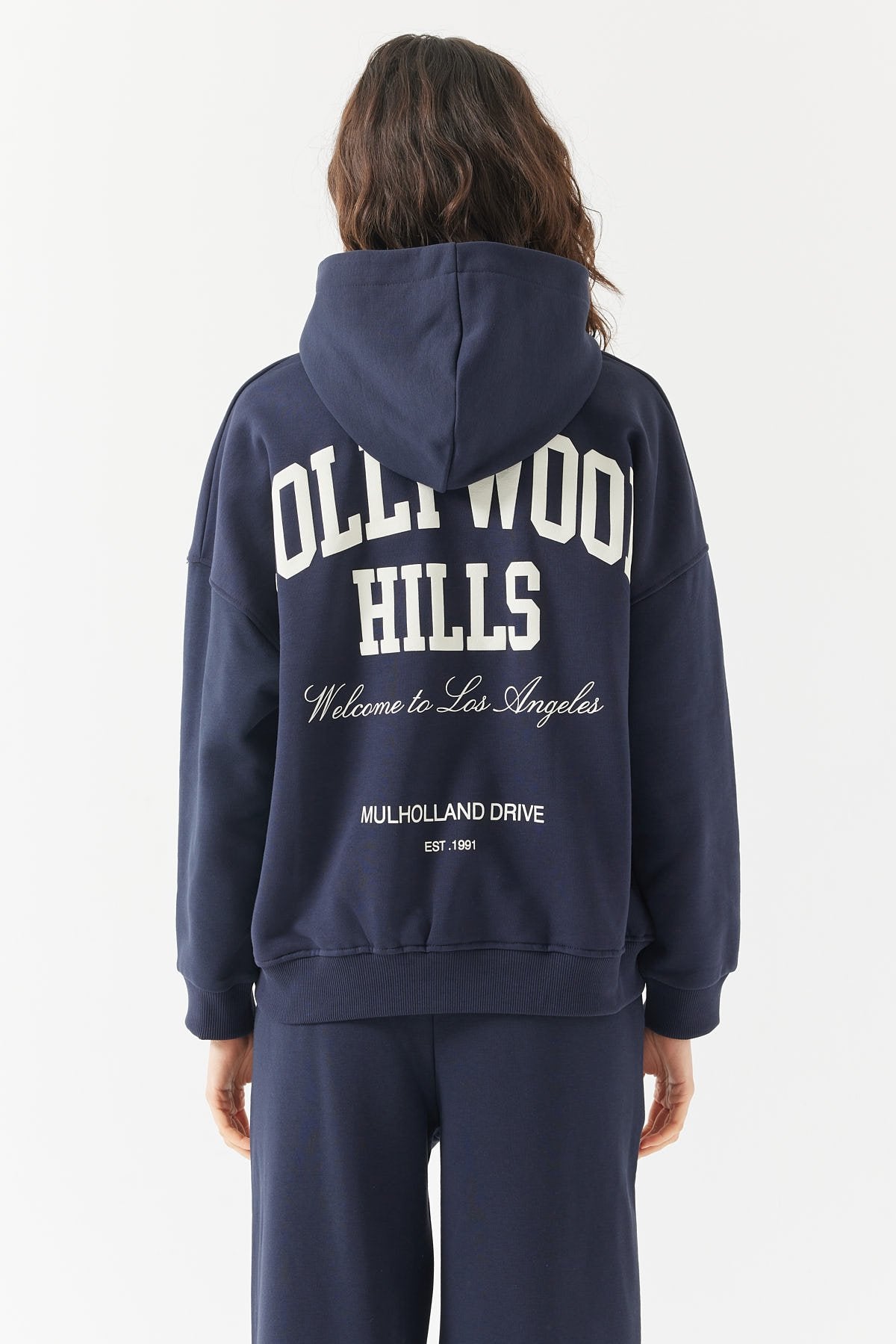 سويت شيرت نسائي بغطاء رأس 