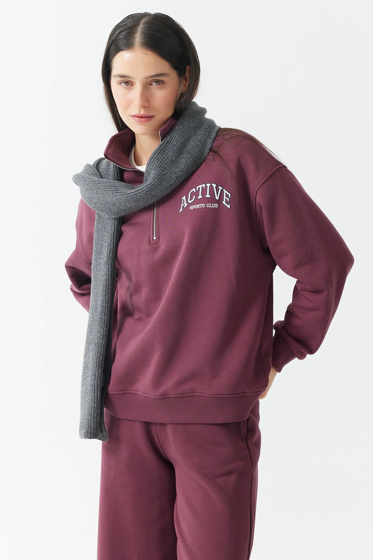 سویتشێرتی بەزنجیری ئافرەتان