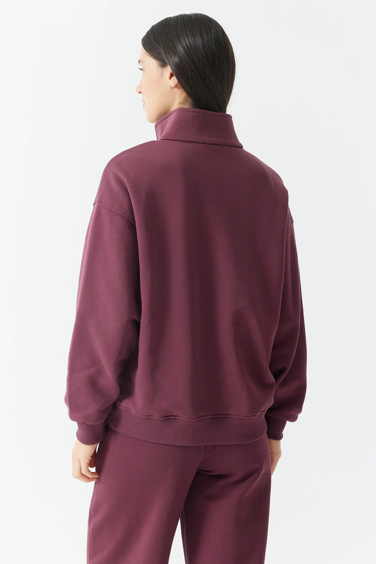 سويت شيرت نسائي بسحاب وياقة عالية