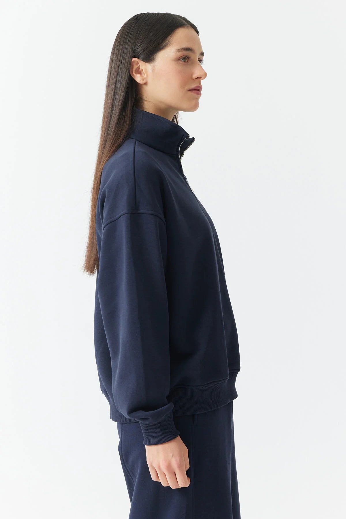 سويت شيرت نسائي بسحاب وياقة عالية