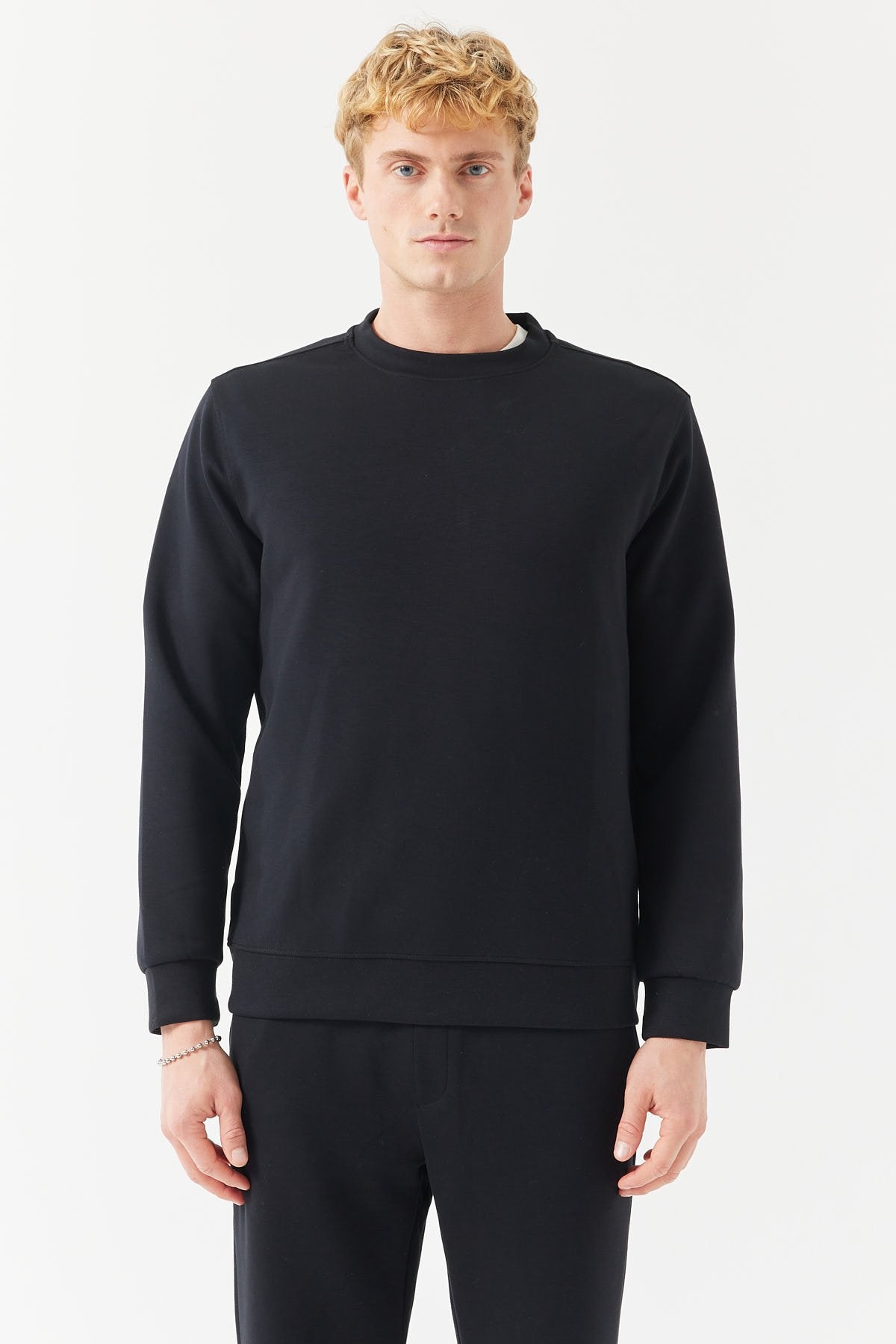 قميص رياضي رجالي أساسي برقبة دائرية