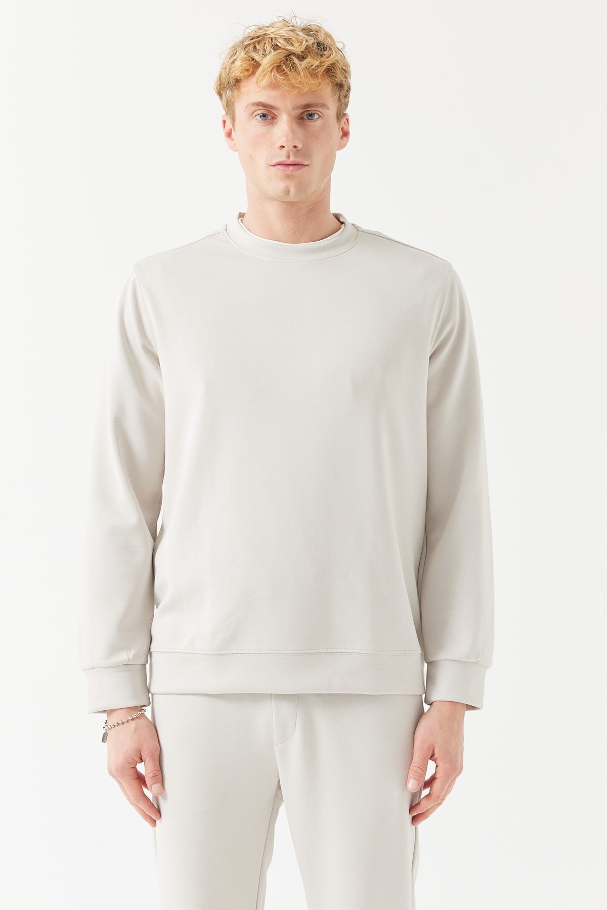 قميص رياضي رجالي أساسي برقبة دائرية