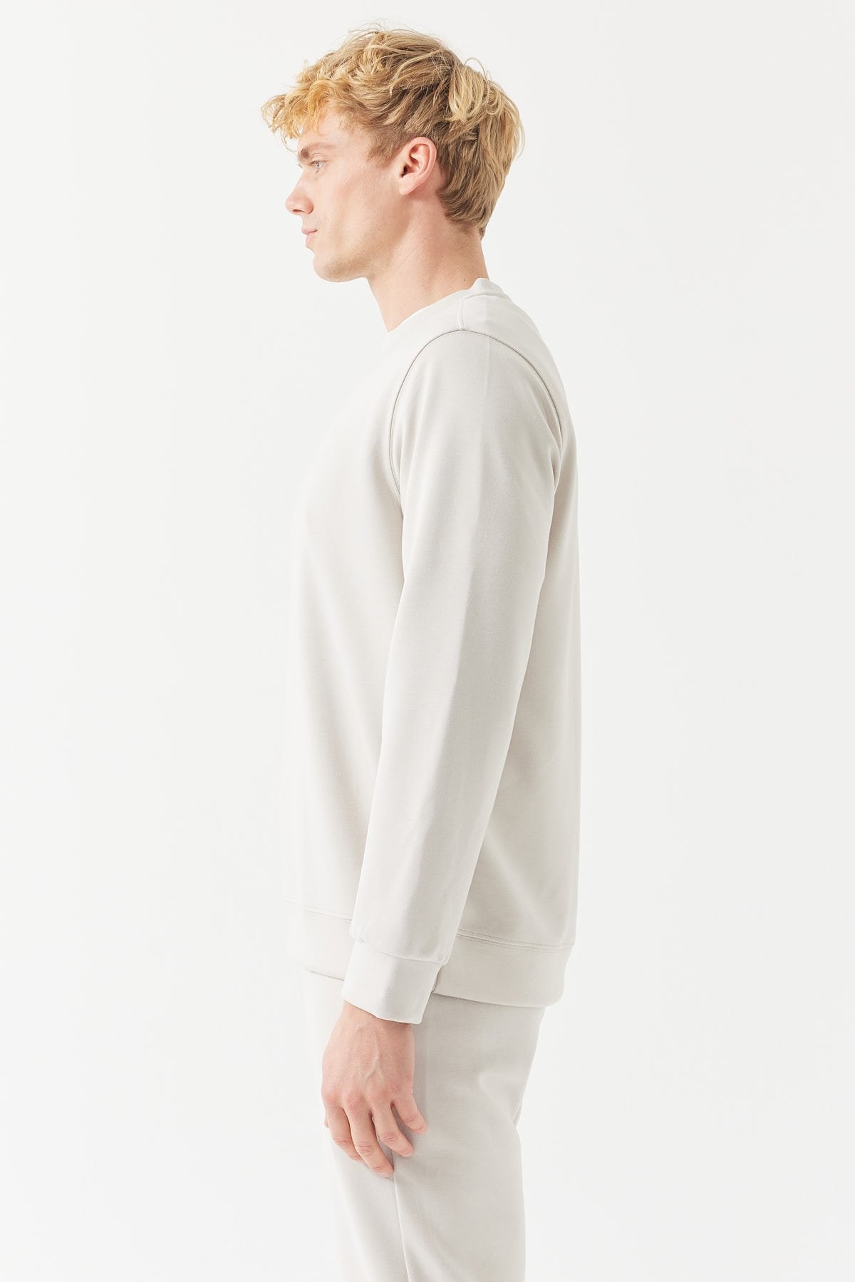 قميص رياضي رجالي أساسي برقبة دائرية