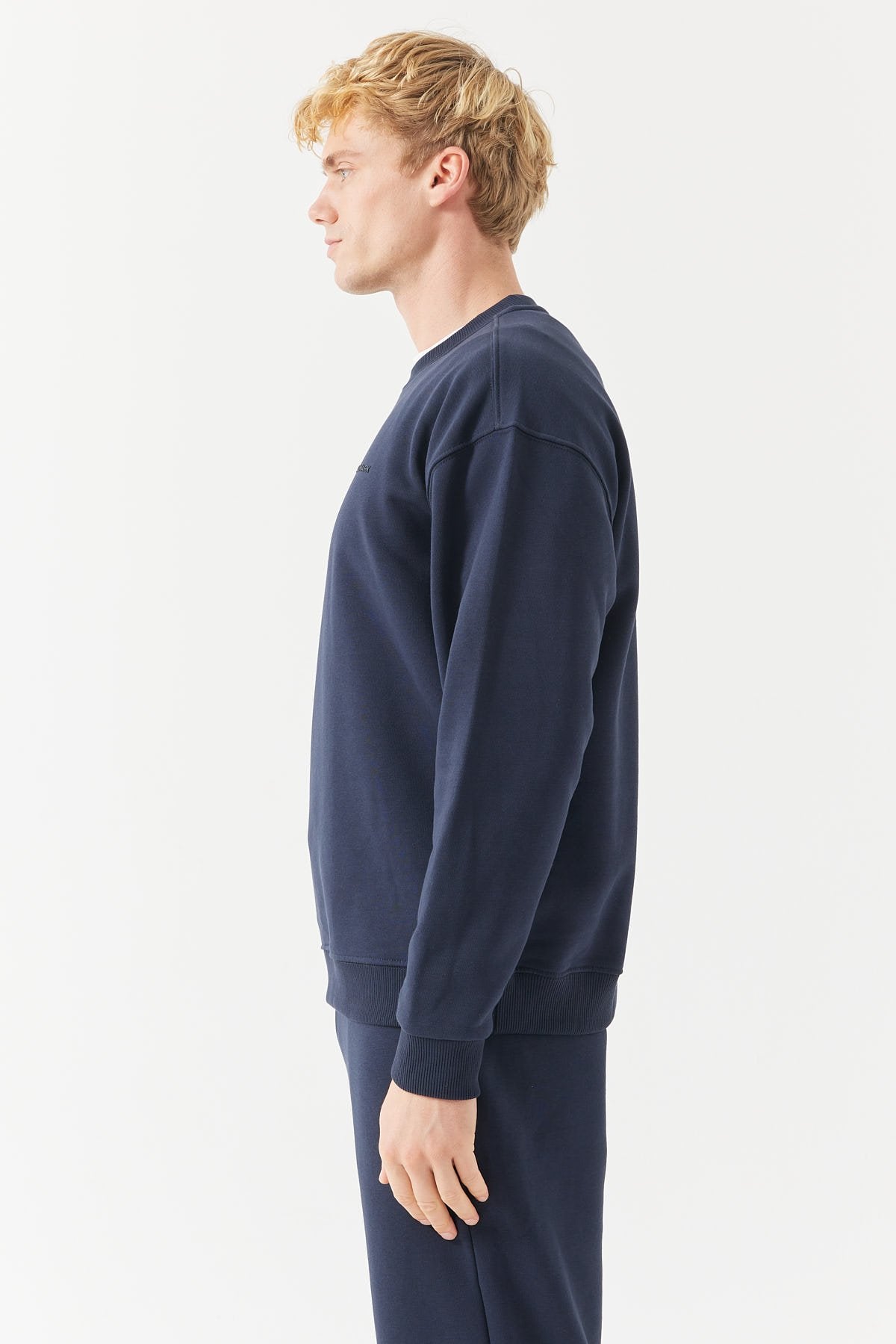 سويت شيرت رجالي أساسي