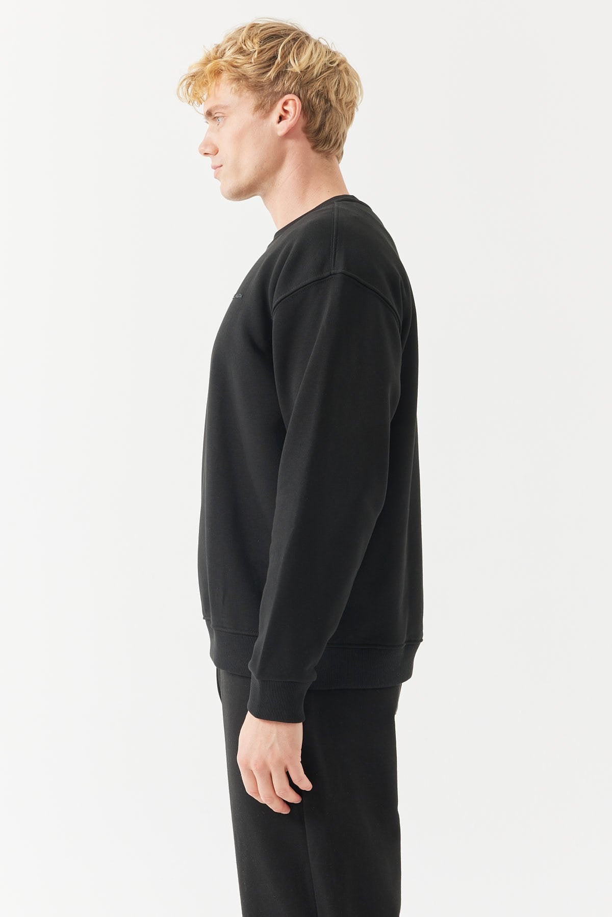 سويت شيرت رجالي أساسي