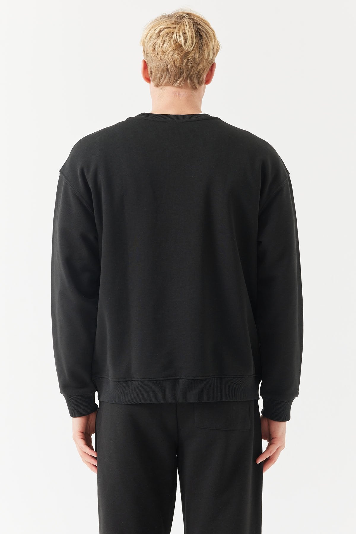 سويت شيرت رجالي أساسي