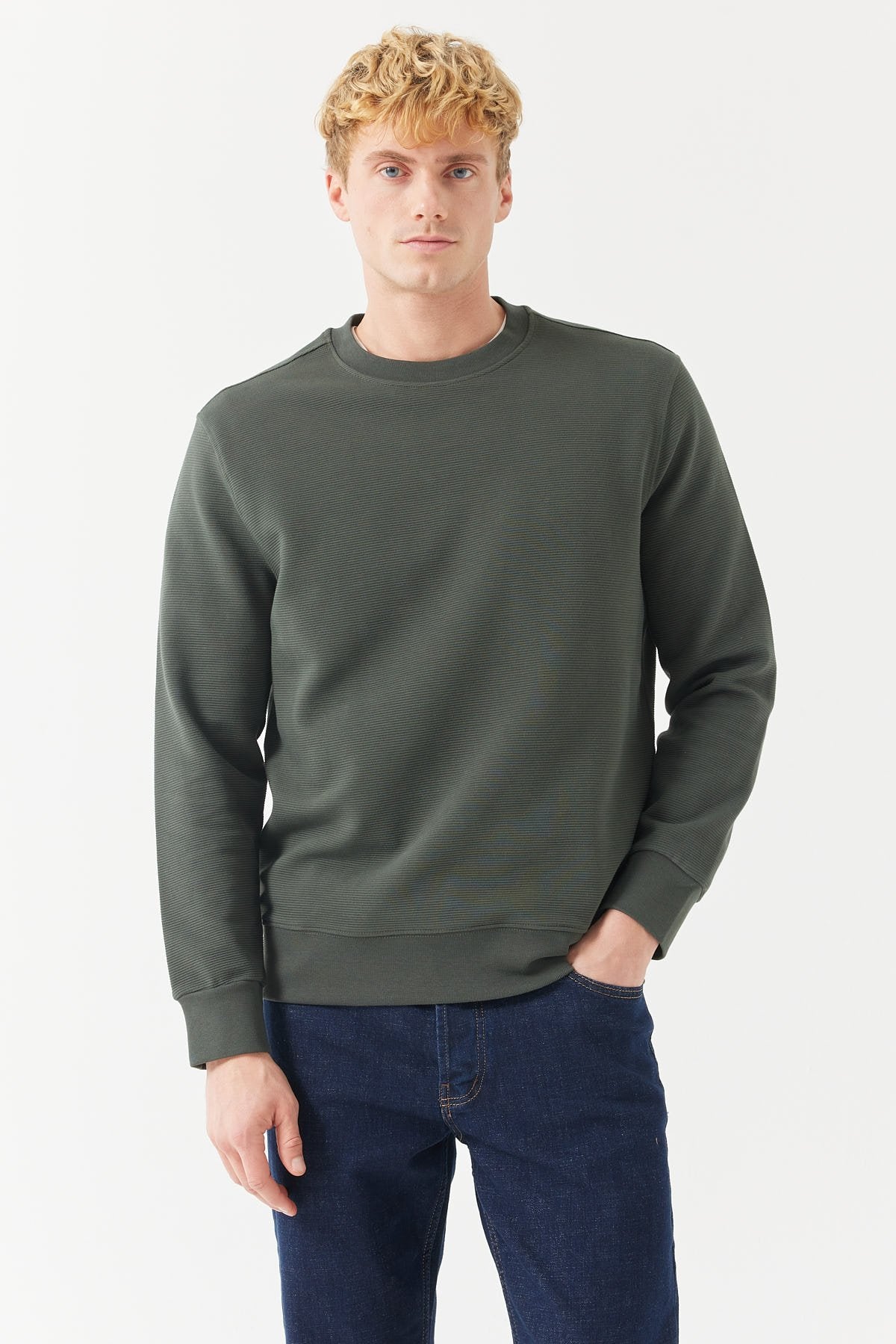 سويت شيرت رجالي أساسي