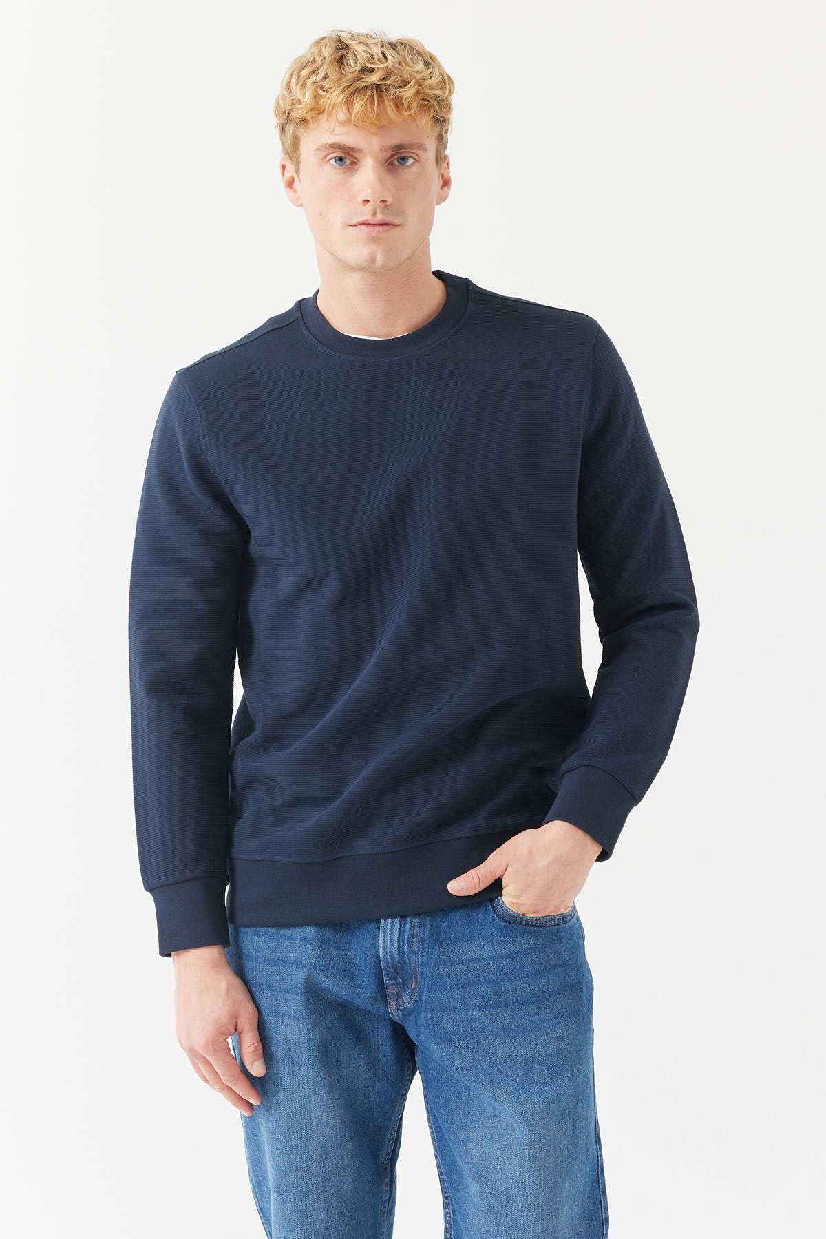 سويت شيرت رجالي أساسي