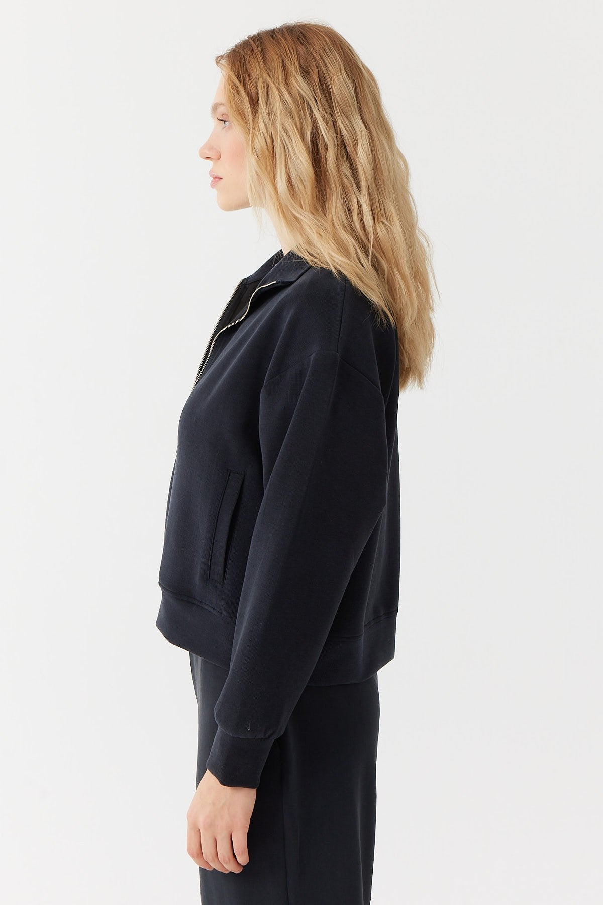 سويت شيرت نسائية بسحاب