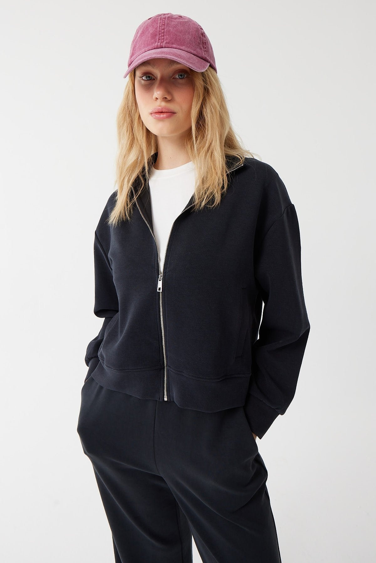 سويت شيرت نسائية بسحاب