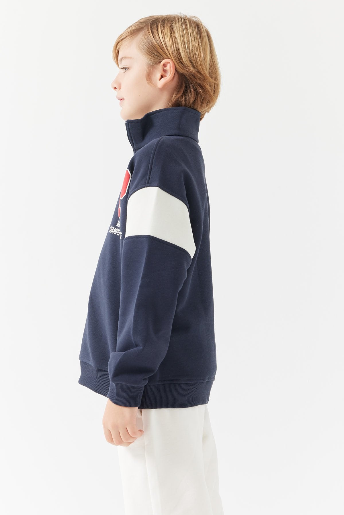 سويت شيرت للأولاد بياقة نصف سحاب