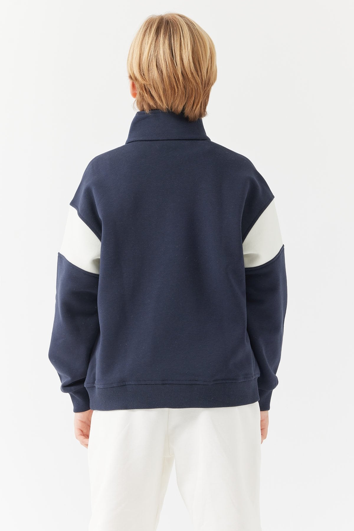 سويت شيرت للأولاد بياقة نصف سحاب