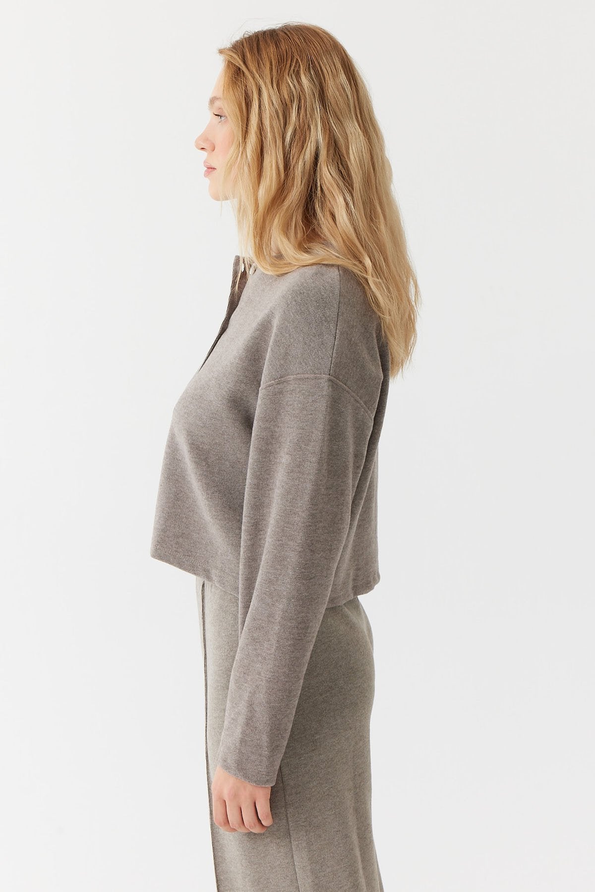 کاردیگانی بەدوگمەی ئافرەتان