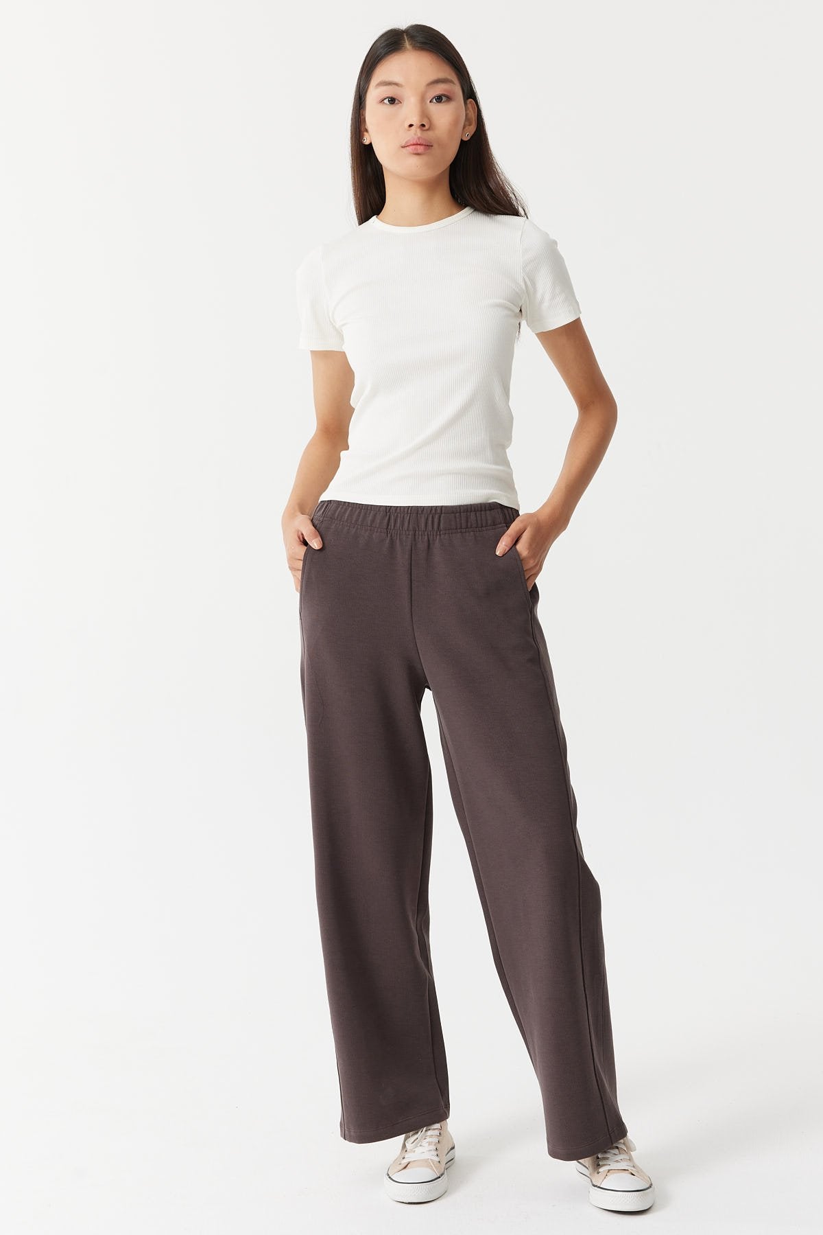 بنطلون رياضي نسائي واسع الساق