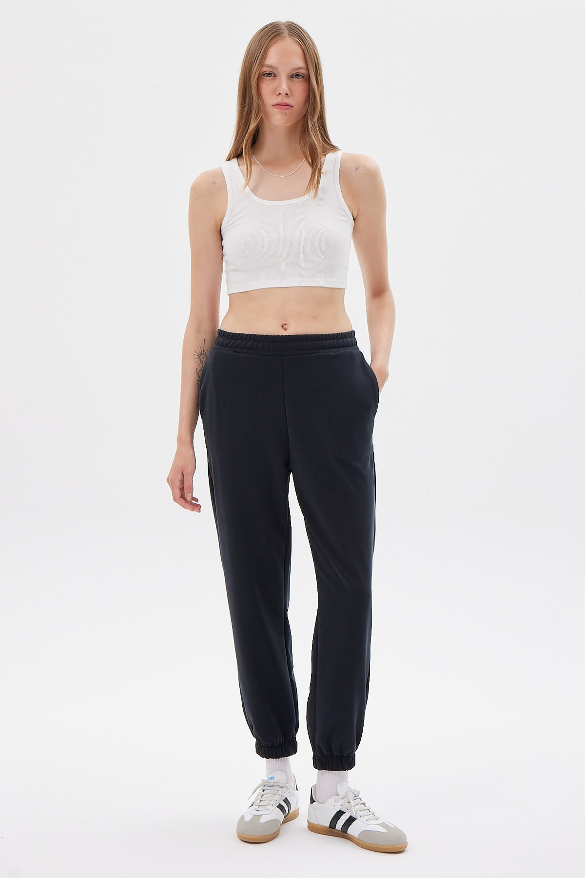 بنطلون نسائية رياضية