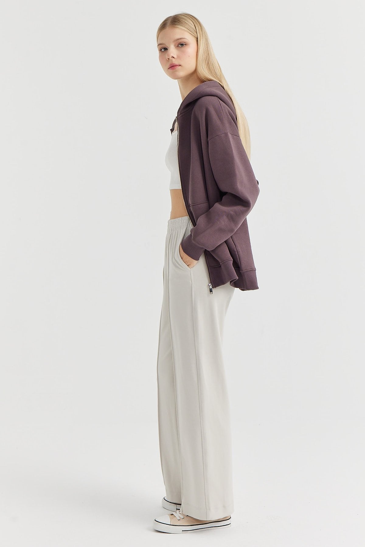 بنطال رياضي نسائي بخياطة أمامية