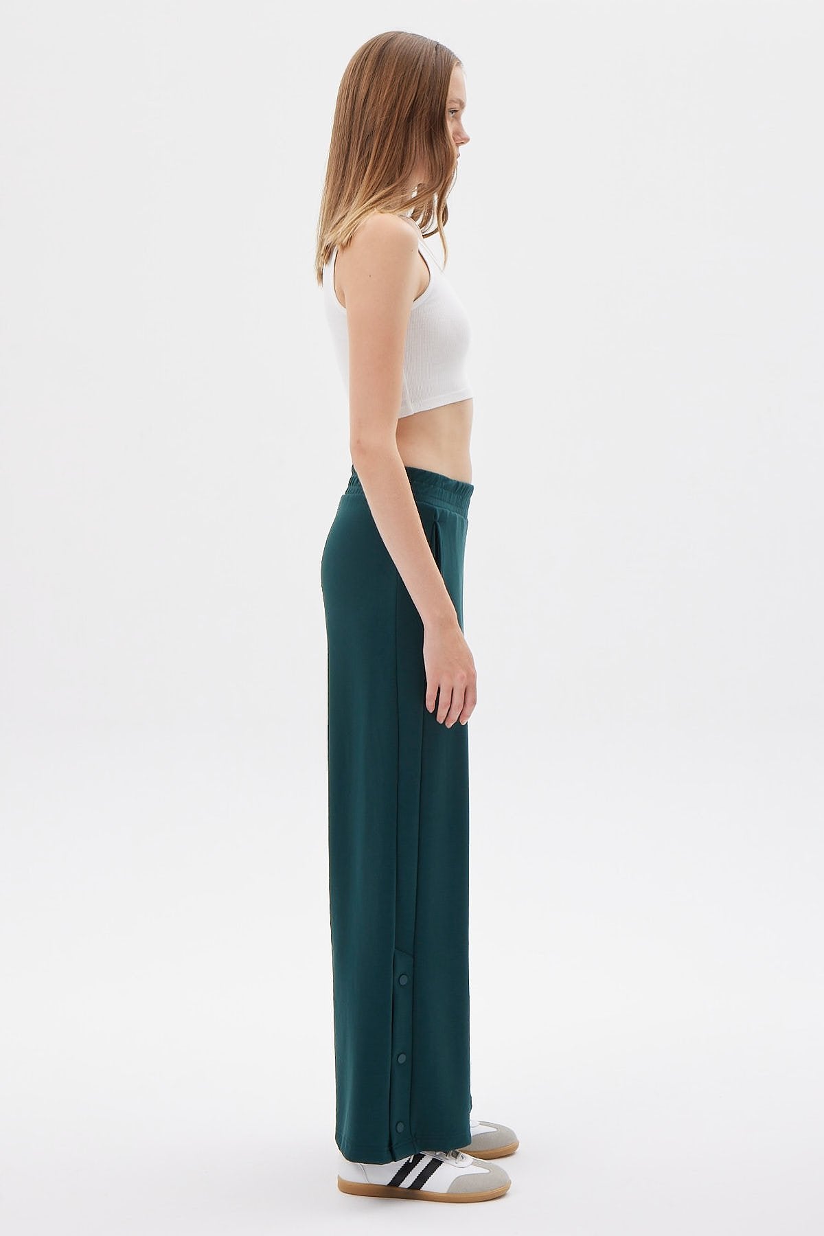 بنطلون رياضي نسائي بتفاصيل الساق