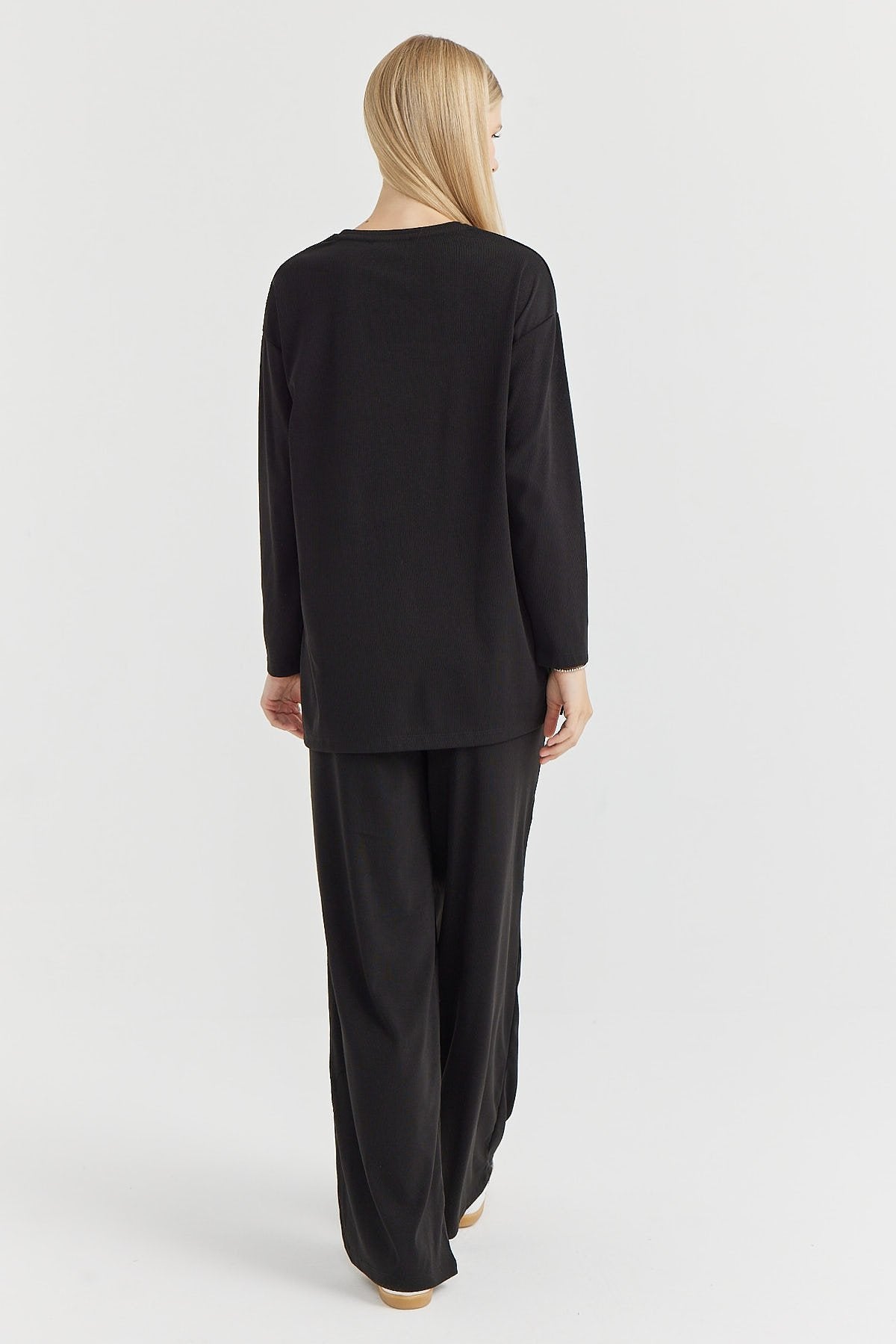 بنطلون نسائي واسع الساق ذو ملمس ناعم