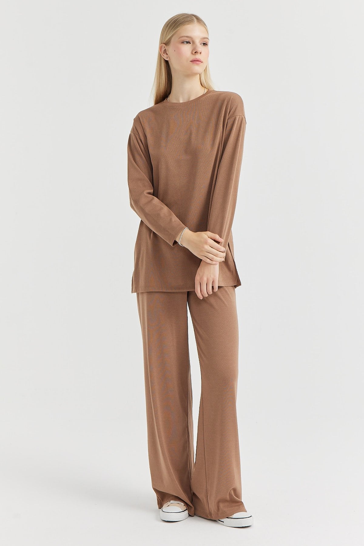 بنطلون نسائي واسع الساق ذو ملمس ناعم