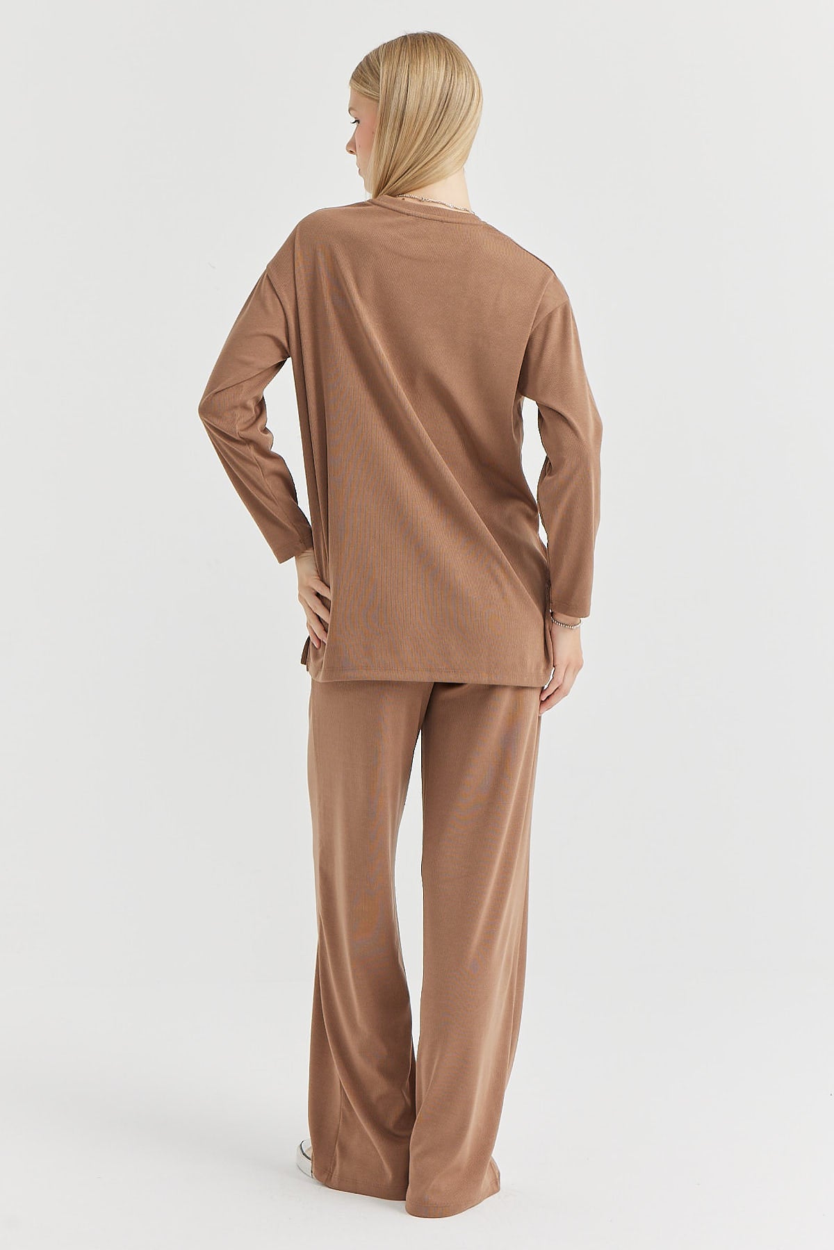 بنطلون نسائي واسع الساق ذو ملمس ناعم