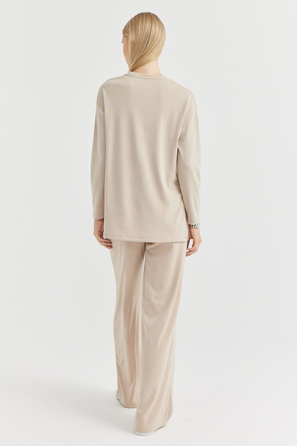 بنطلون نسائي واسع الساق ذو ملمس ناعم