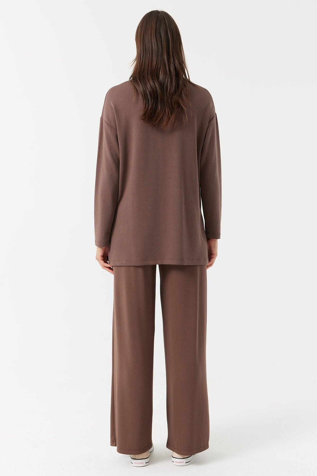 بنطلون نسائي بخصر مطاطي وملمس مميز 