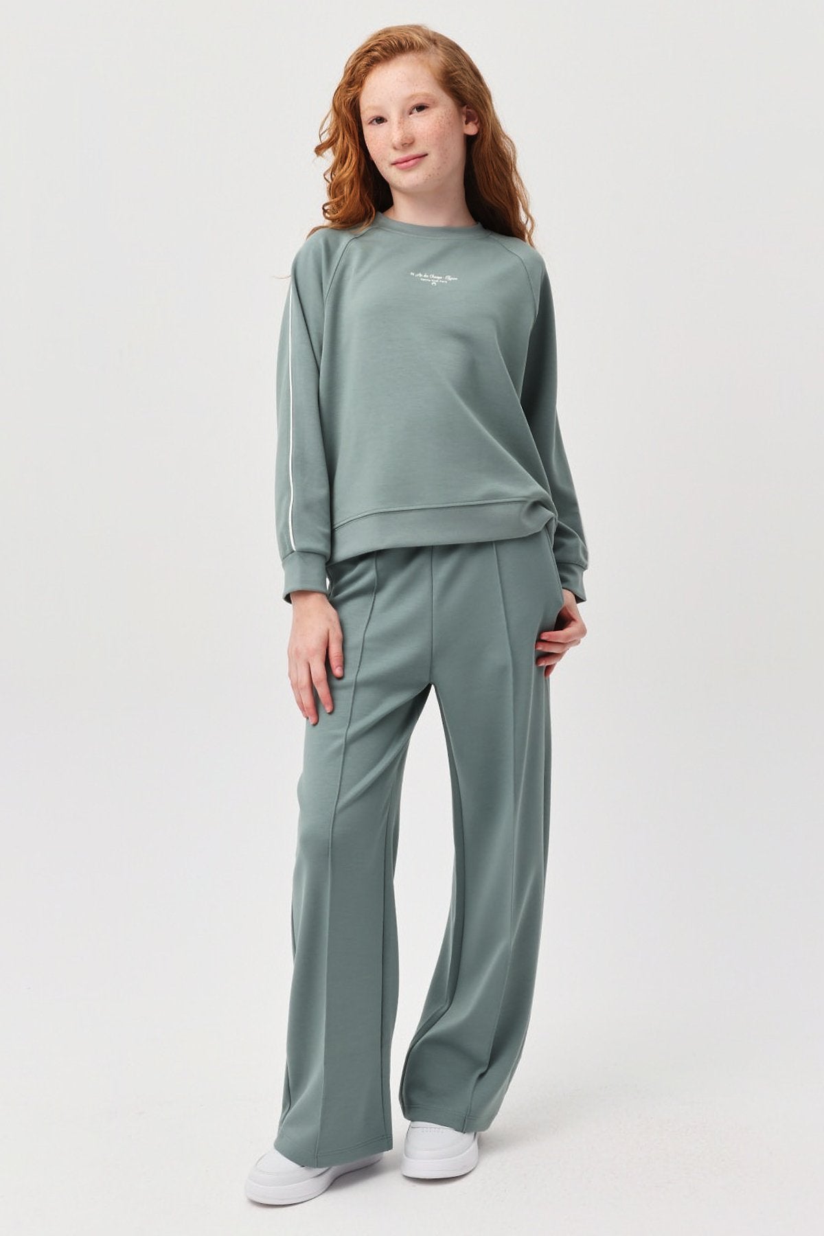 بنطلون رياضي بناتي بخصر مطاطي وملمس مميز 