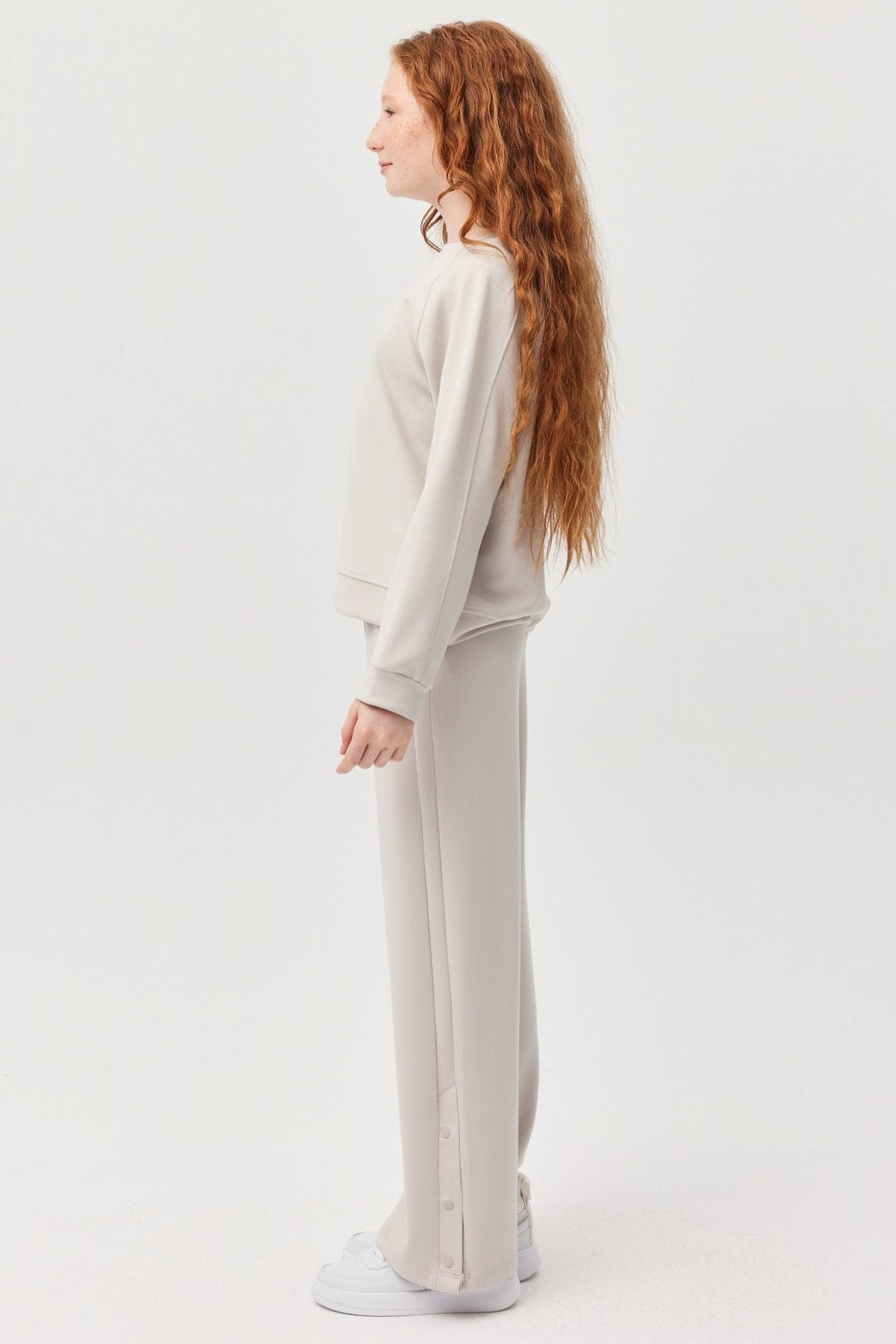 بنطلون رياضي بناتي بتفاصيل على الساق 