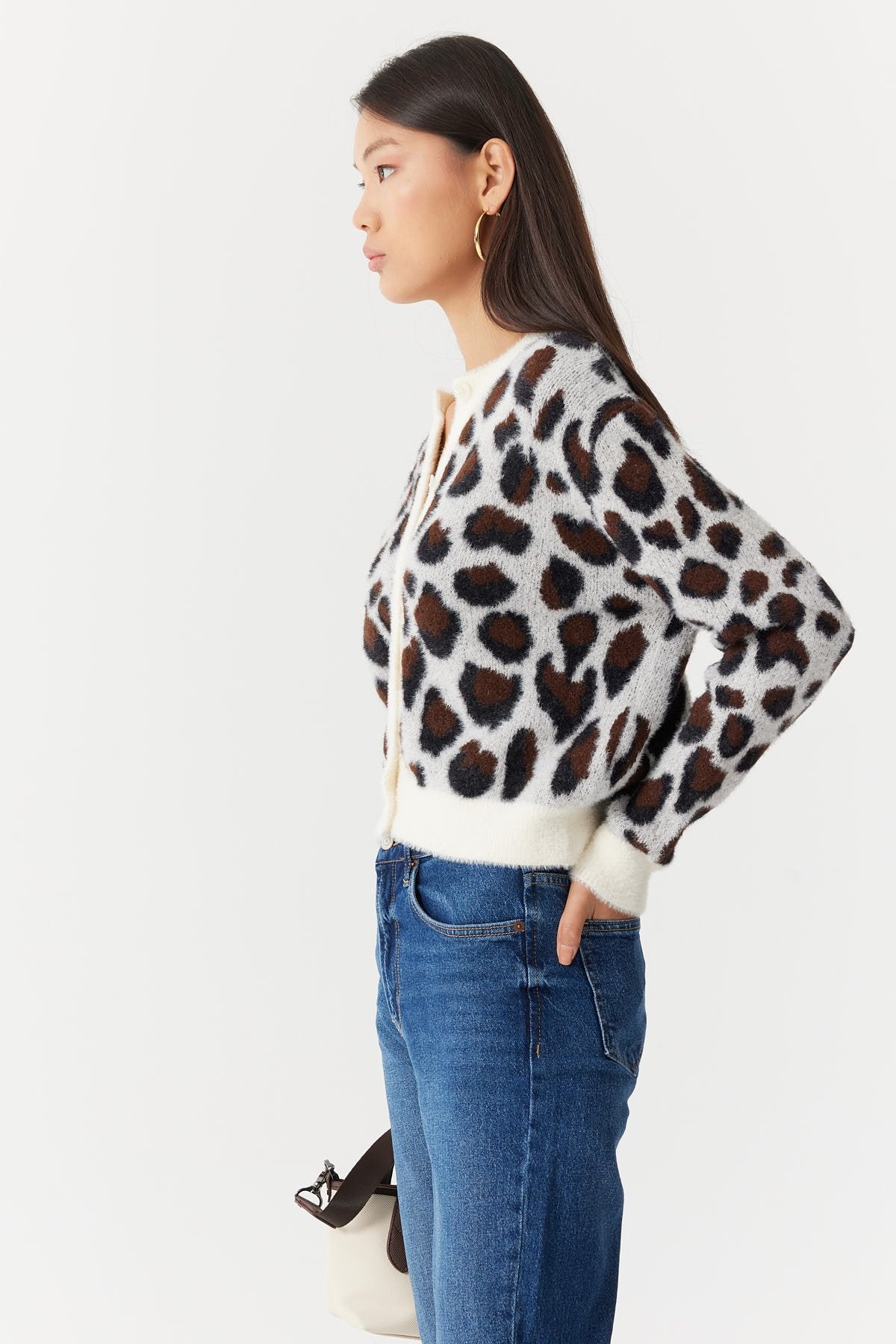 کاردیگانی بە نەخشی ئافرەتان