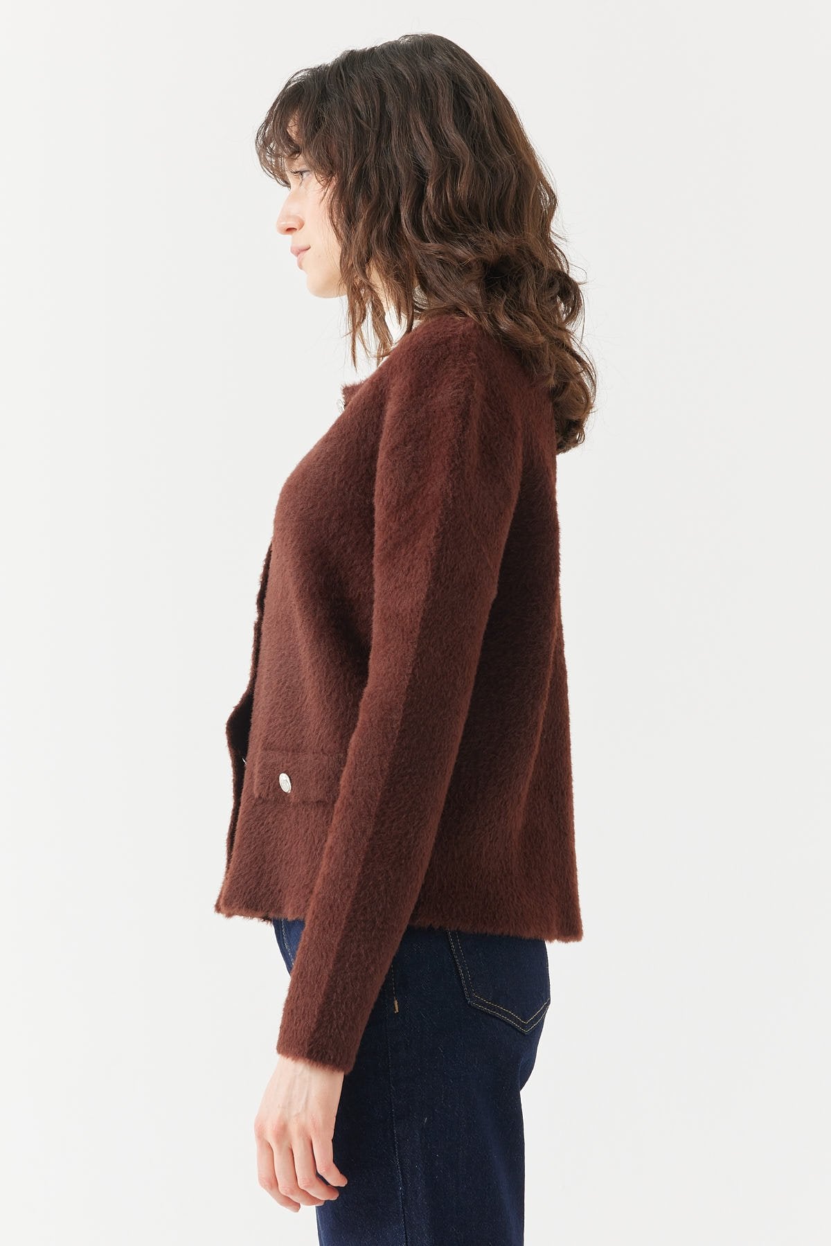 كارديجان نسائي بمظهر مخملي مع جيوب